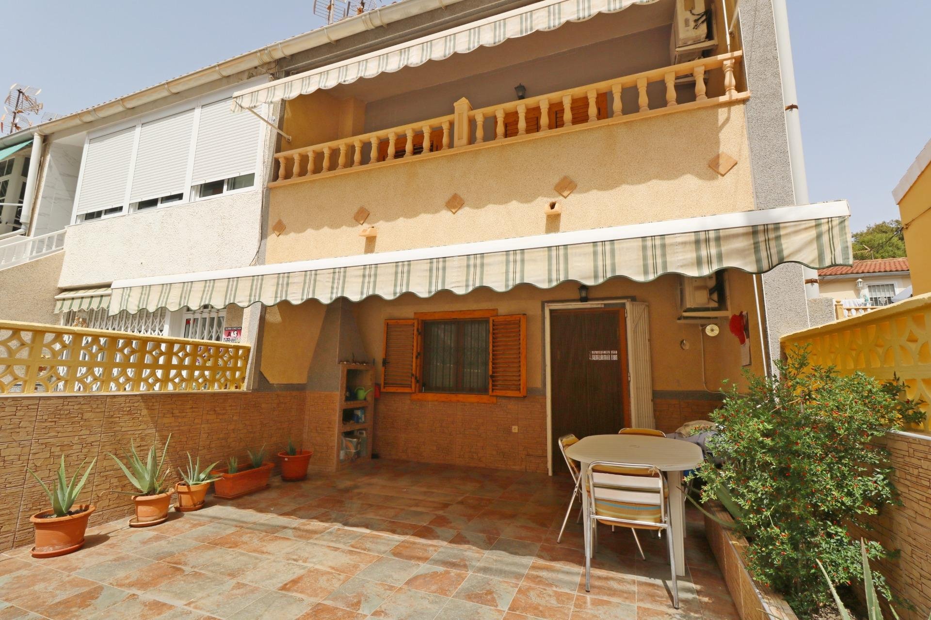 Radhus i Torrevieja, Alicante, Spanien 3 sovrum, 85 kvm. Nr. 190319