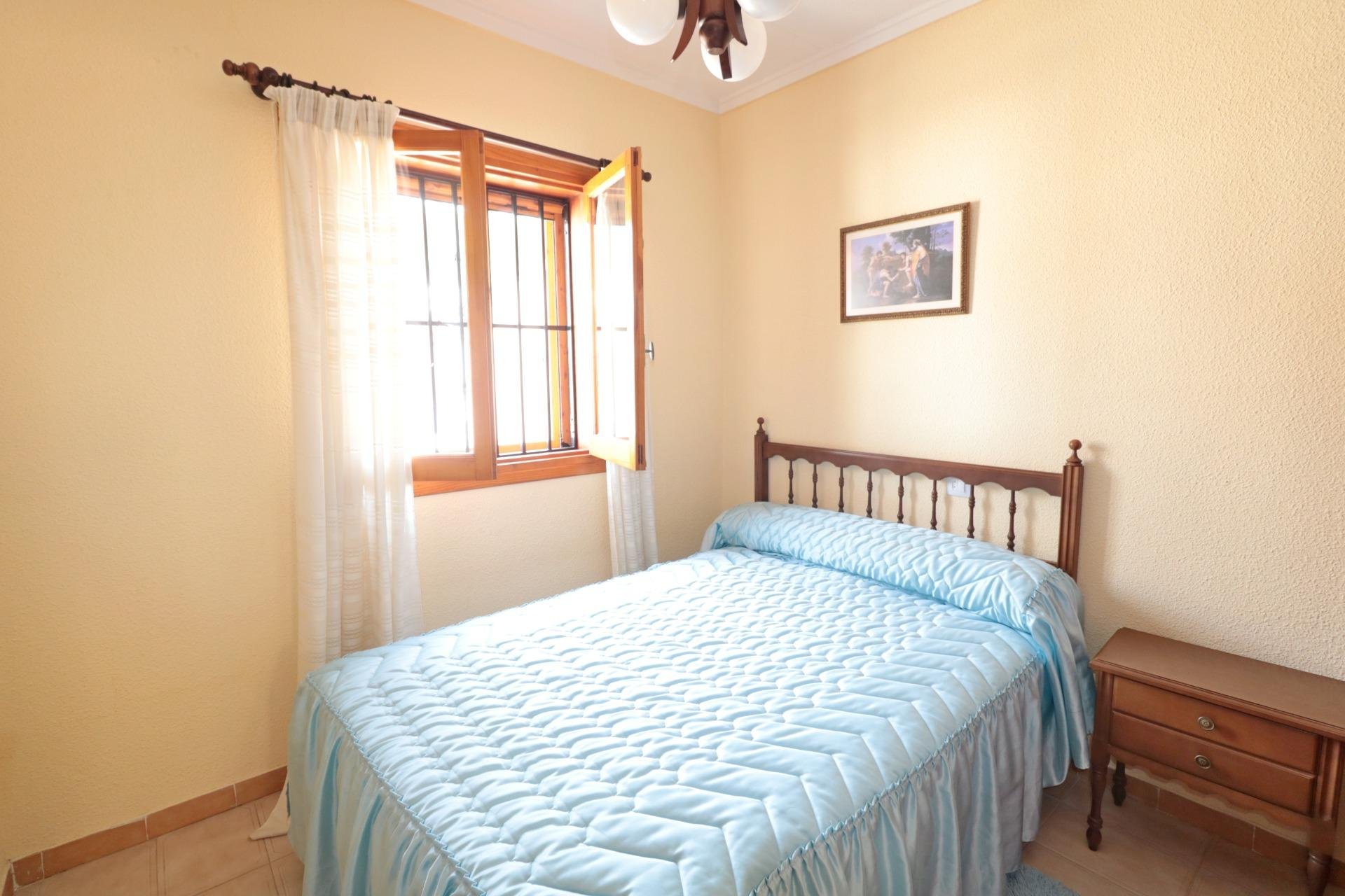 Radhus i Torrevieja, Alicante, Spanien 3 sovrum, 85 kvm. Nr. 190319