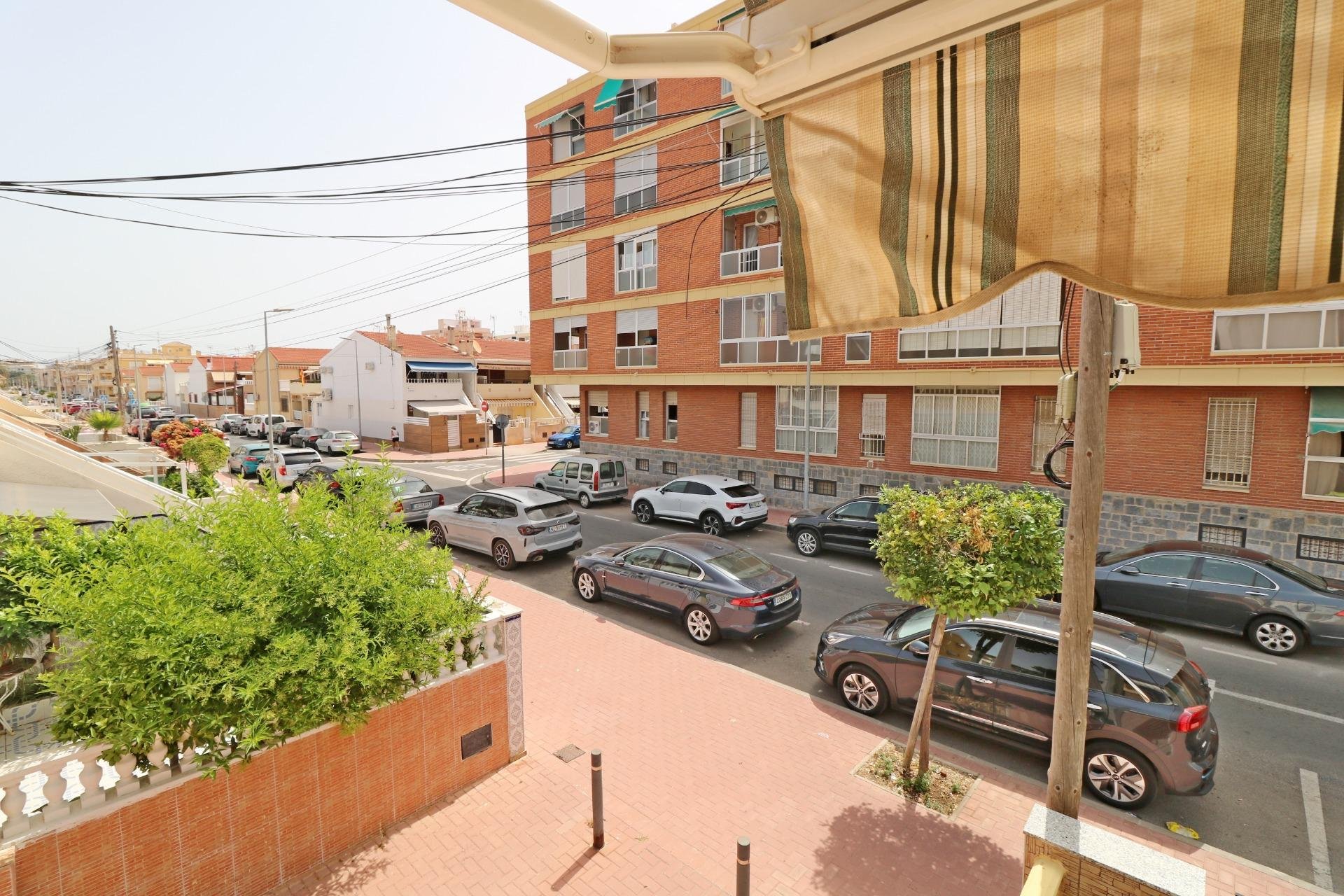 Radhus i Torrevieja, Alicante, Spanien 3 sovrum, 85 kvm. Nr. 190319