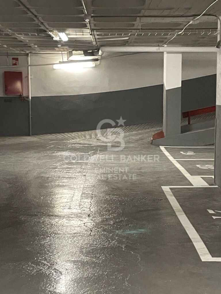 Parking in Barcelona, Spain No. 186216