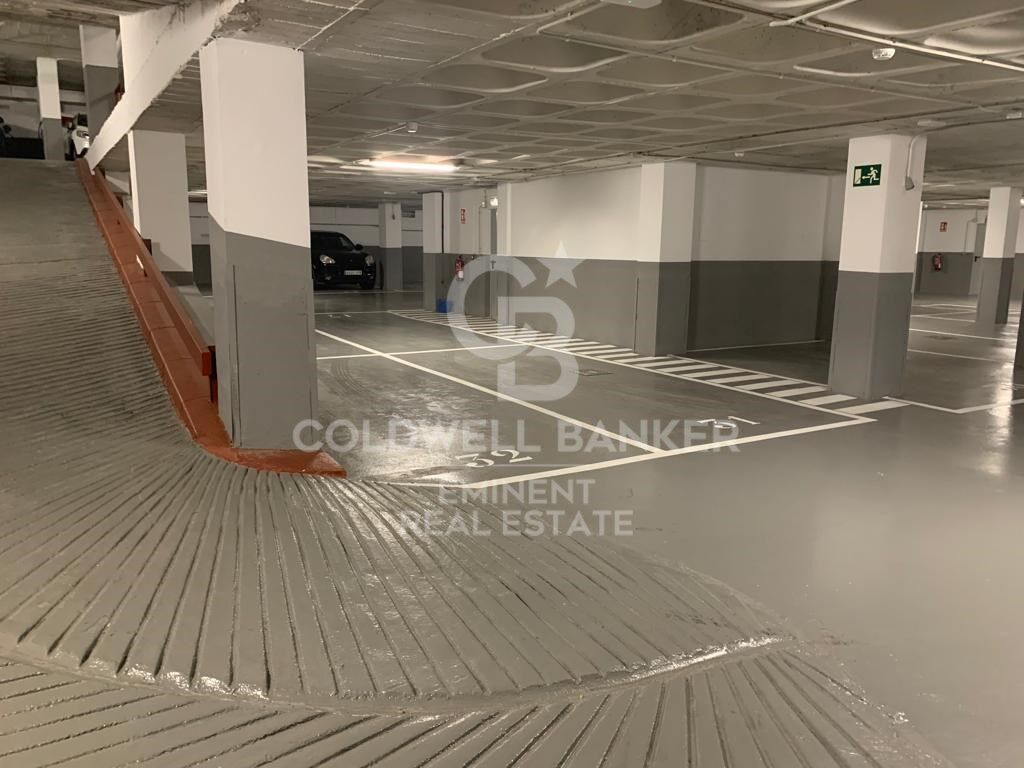 Parking in Barcelona, Spain No. 186216