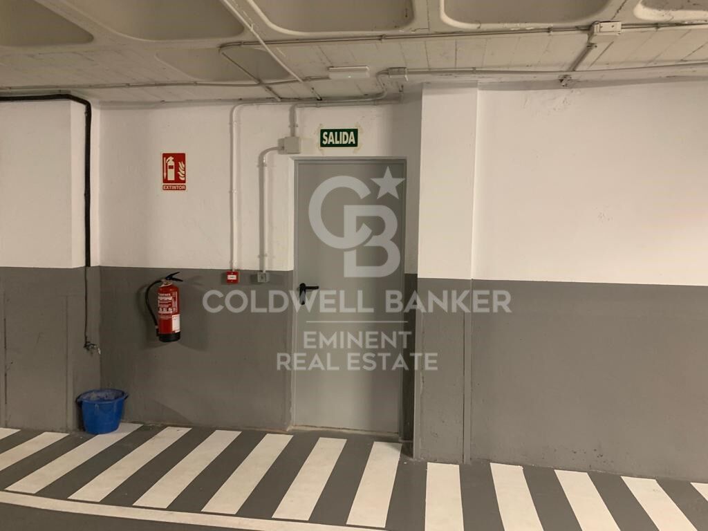 Parking in Barcelona, Spain No. 186216