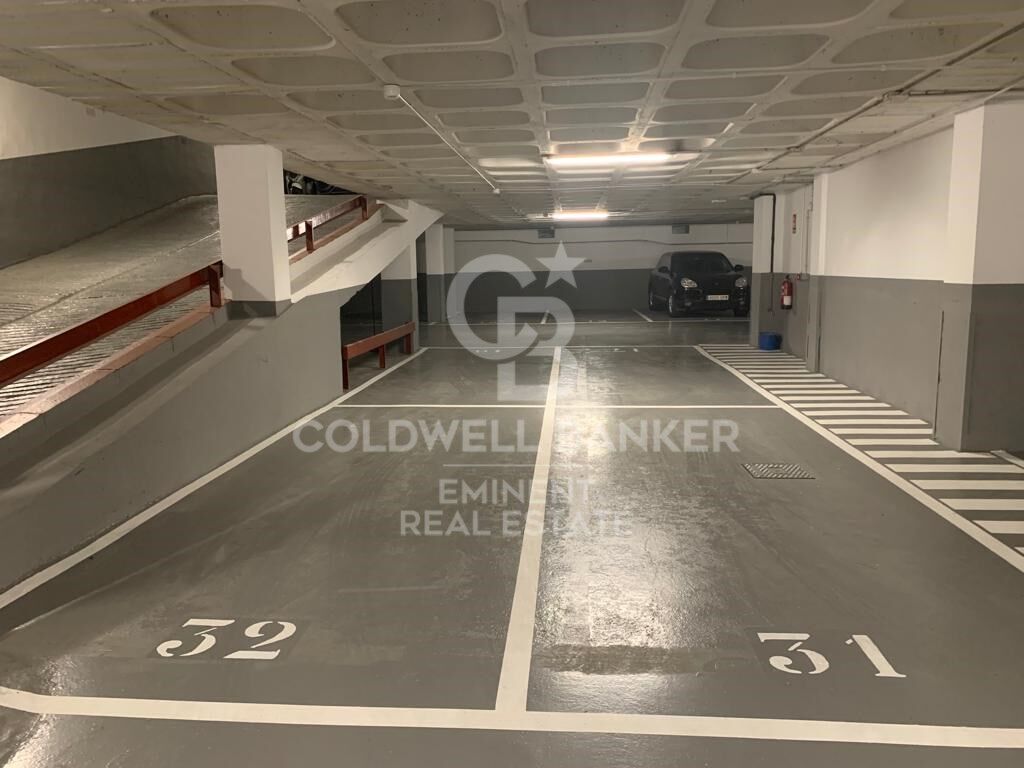 Parking in Barcelona, Spain No. 186216
