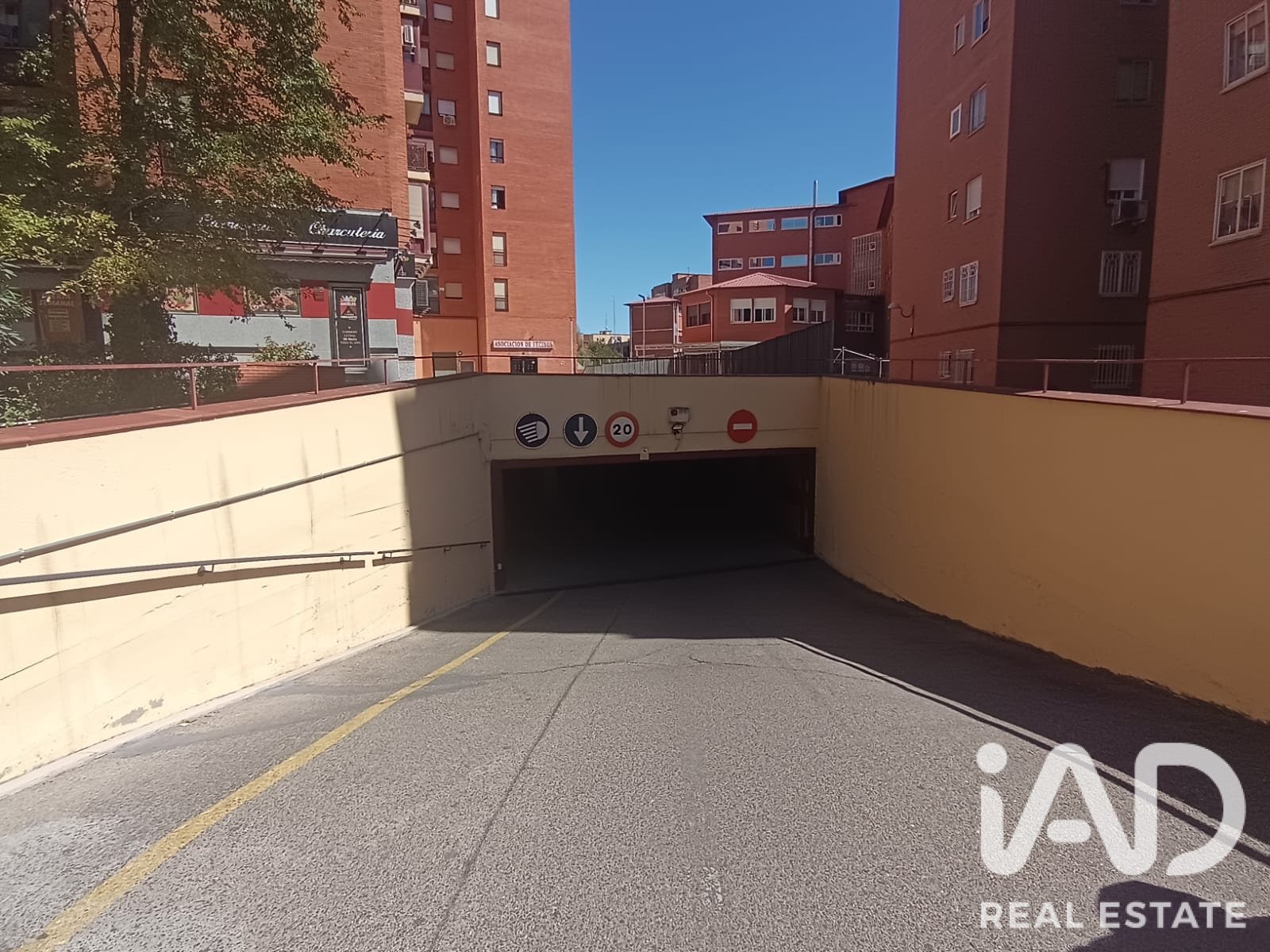 Garage i Madrid, Spanien Nr. 196571