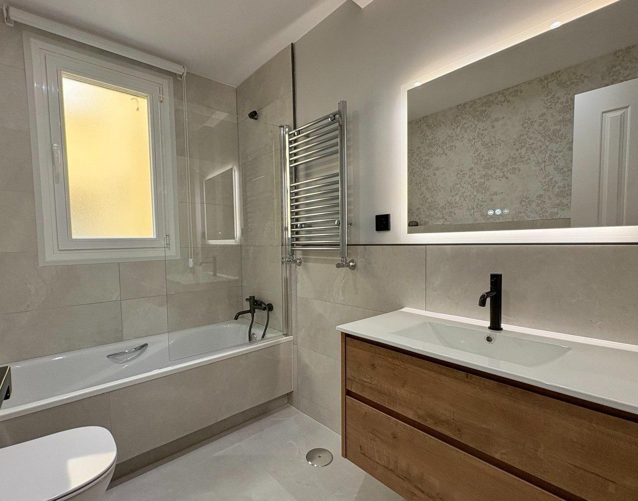 Apartment in Madrid, Spain 2 bedrooms, 111 sq.m. No. 165934