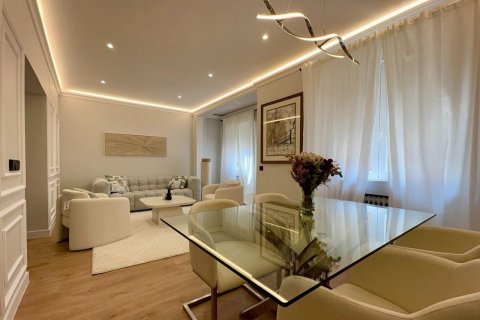Appartamento a Madrid, Spagna 2 camere da letto, 111 mq. N° 165934