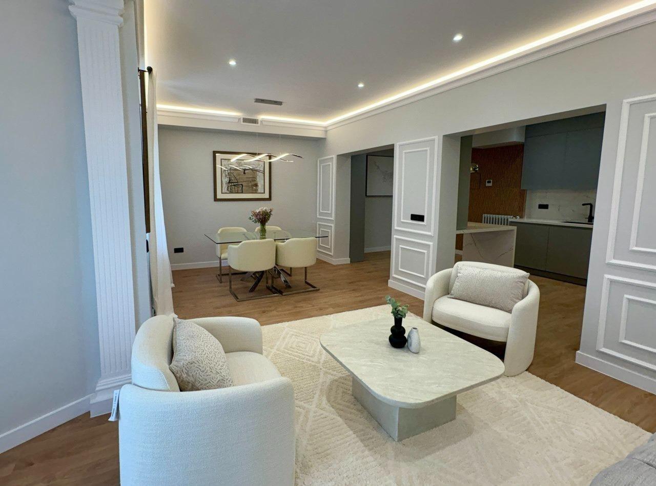 Apartment in Madrid, Spain 2 bedrooms, 111 sq.m. No. 165934