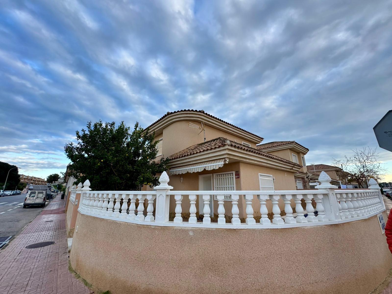 Appartamento a Torrevieja, Alicante, Spagna 3 camere da letto, 101 mq. N° 165929