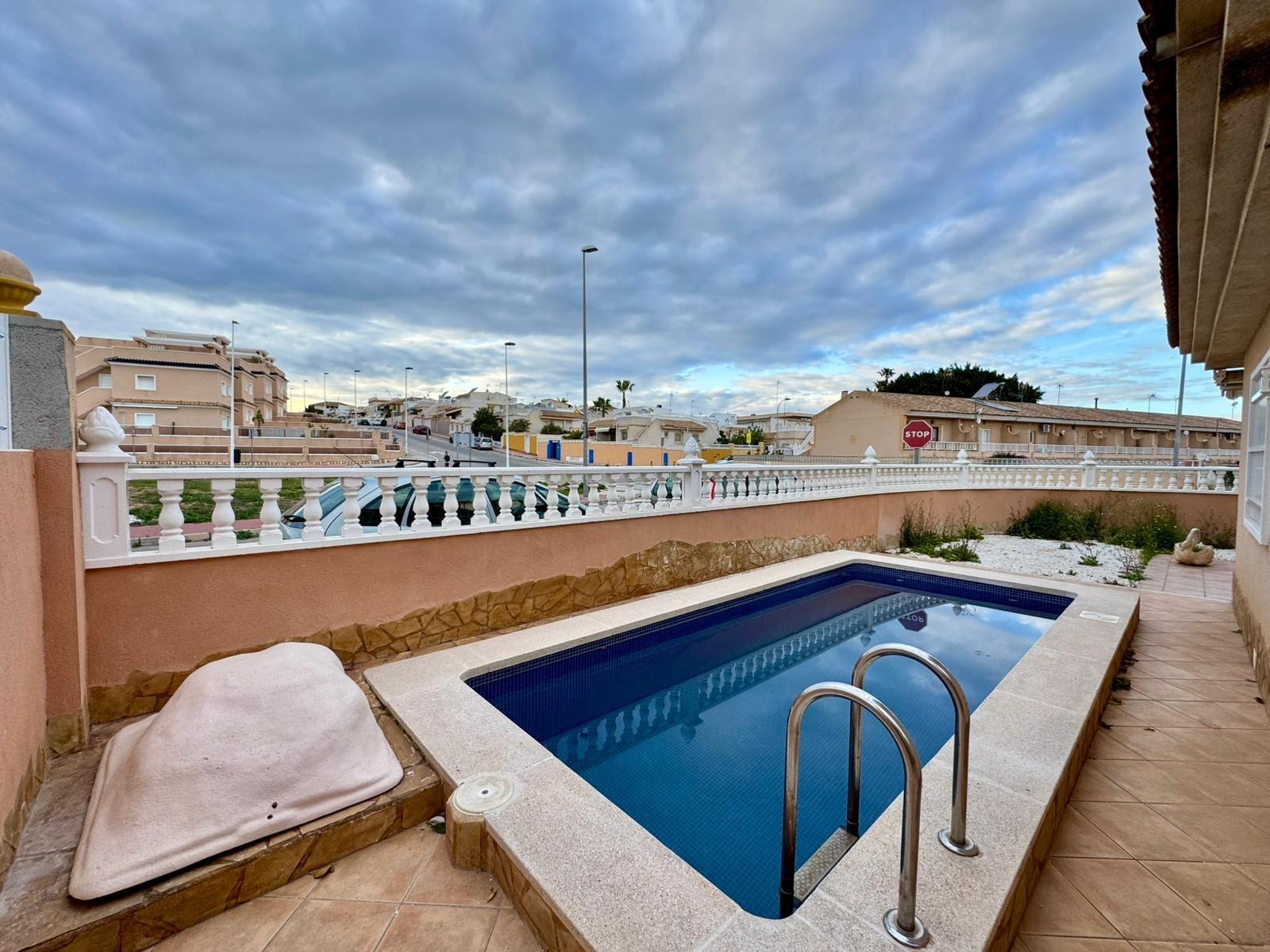 Appartamento a Torrevieja, Alicante, Spagna 3 camere da letto, 101 mq. N° 165929