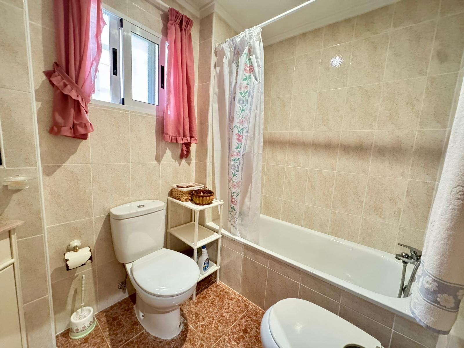 Appartamento a Torrevieja, Alicante, Spagna 3 camere da letto, 101 mq. N° 165929