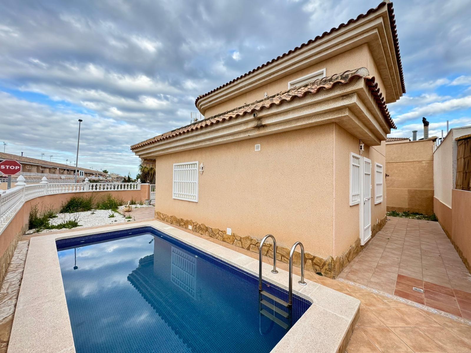 Appartamento a Torrevieja, Alicante, Spagna 3 camere da letto, 101 mq. N° 165929