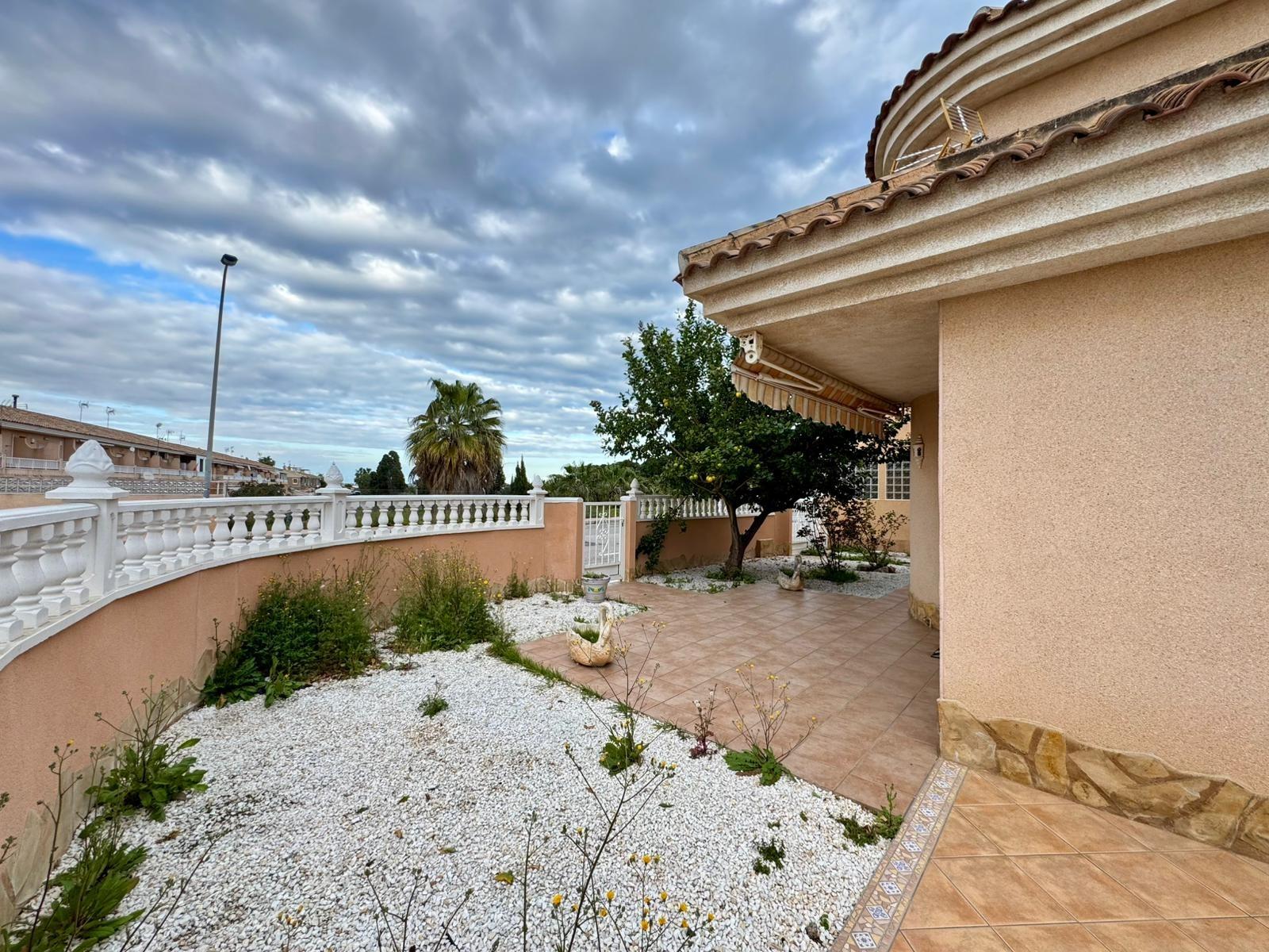 Appartamento a Torrevieja, Alicante, Spagna 3 camere da letto, 101 mq. N° 165929
