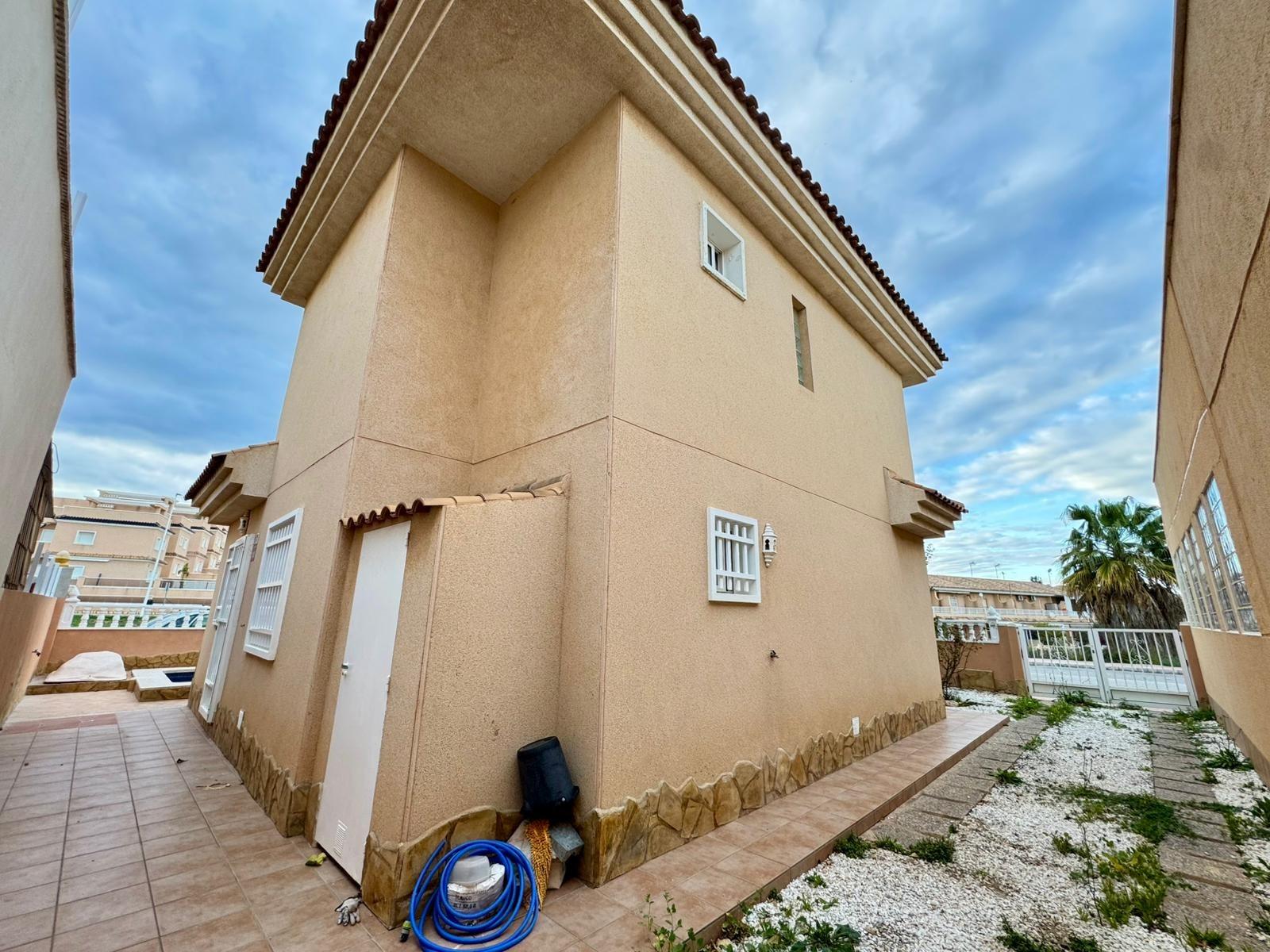 Appartamento a Torrevieja, Alicante, Spagna 3 camere da letto, 101 mq. N° 165929