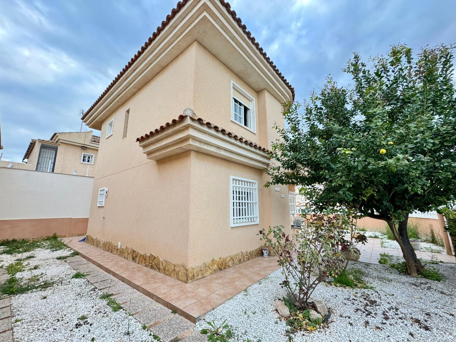 Appartamento a Torrevieja, Alicante, Spagna 3 camere da letto, 101 mq. N° 165929