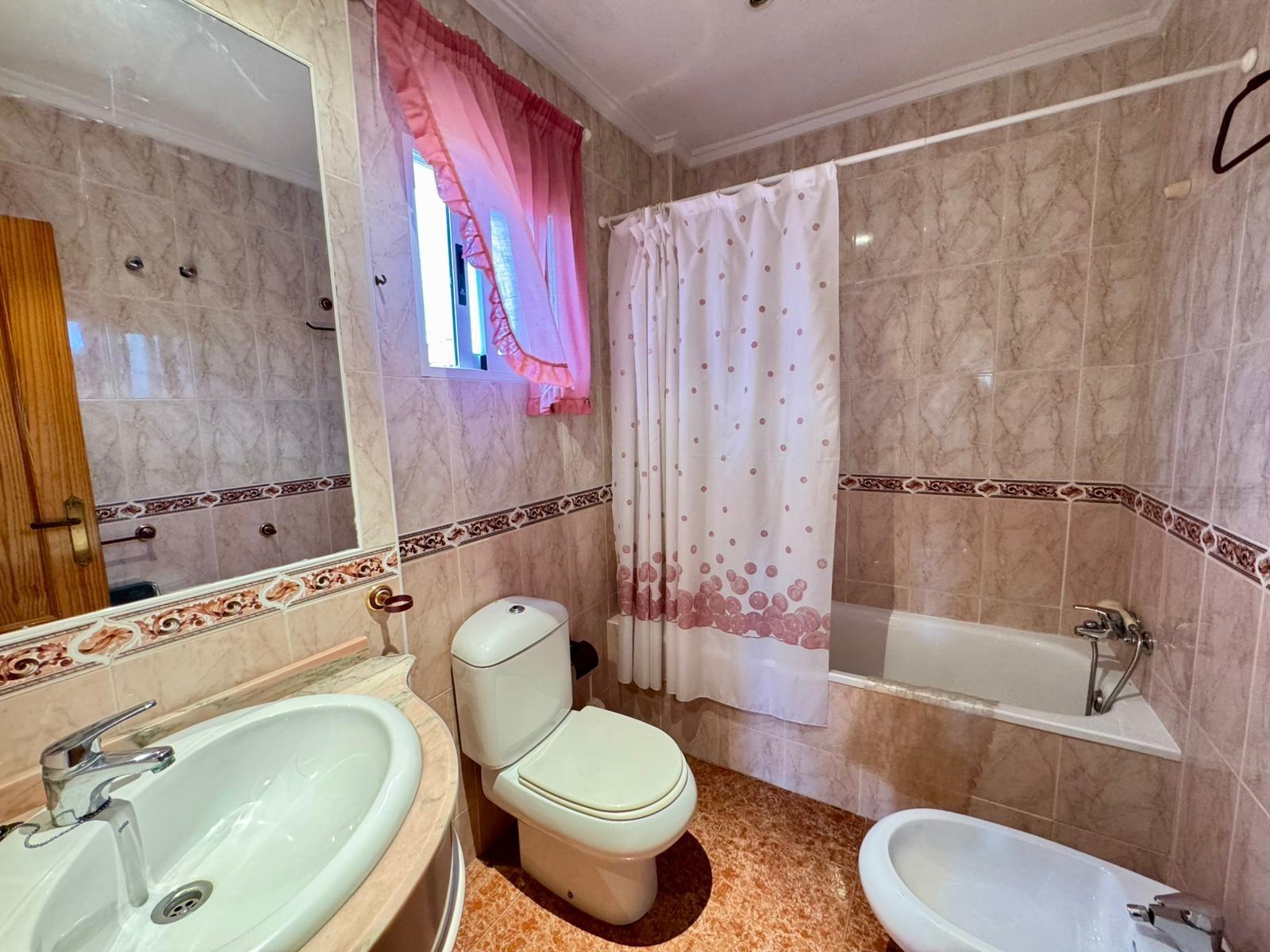Appartamento a Torrevieja, Alicante, Spagna 3 camere da letto, 101 mq. N° 165929