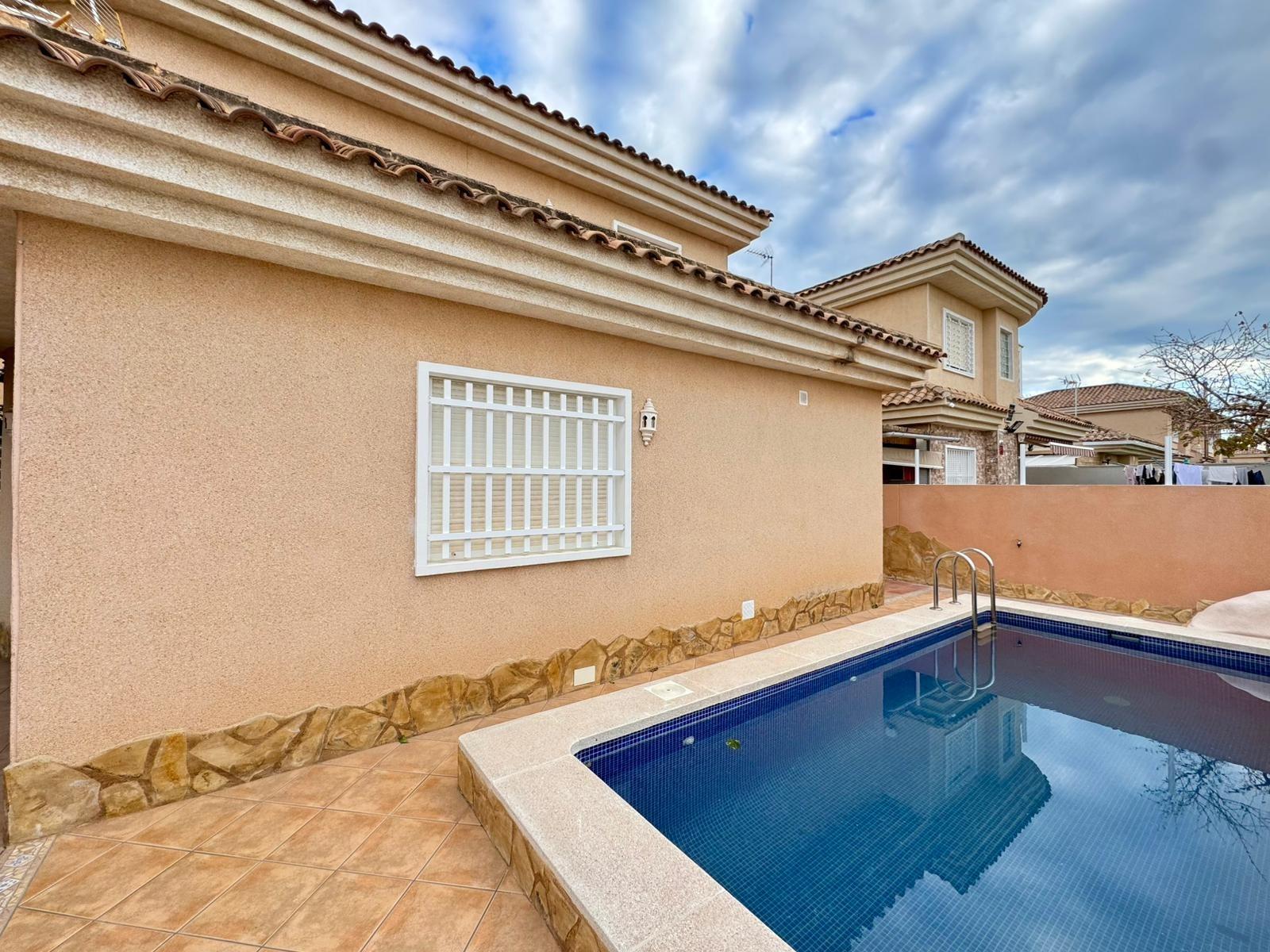 Appartamento a Torrevieja, Alicante, Spagna 3 camere da letto, 101 mq. N° 165929