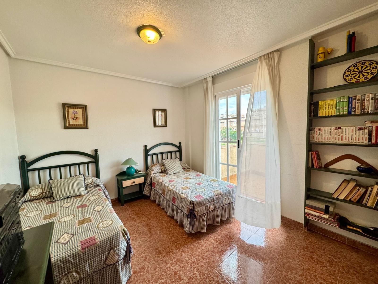 Appartamento a Torrevieja, Alicante, Spagna 3 camere da letto, 101 mq. N° 165929