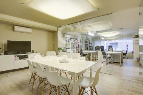 Dvīņu māja Barcelona, Spānijā 354 m2 Nr. 160417