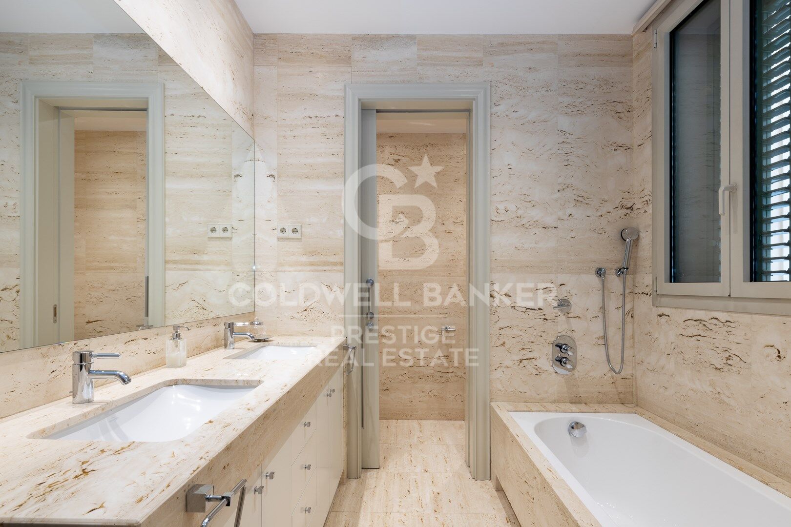 Apartment in Barcelona, Spain 3 bedrooms, 226 sq.m. No. 160414