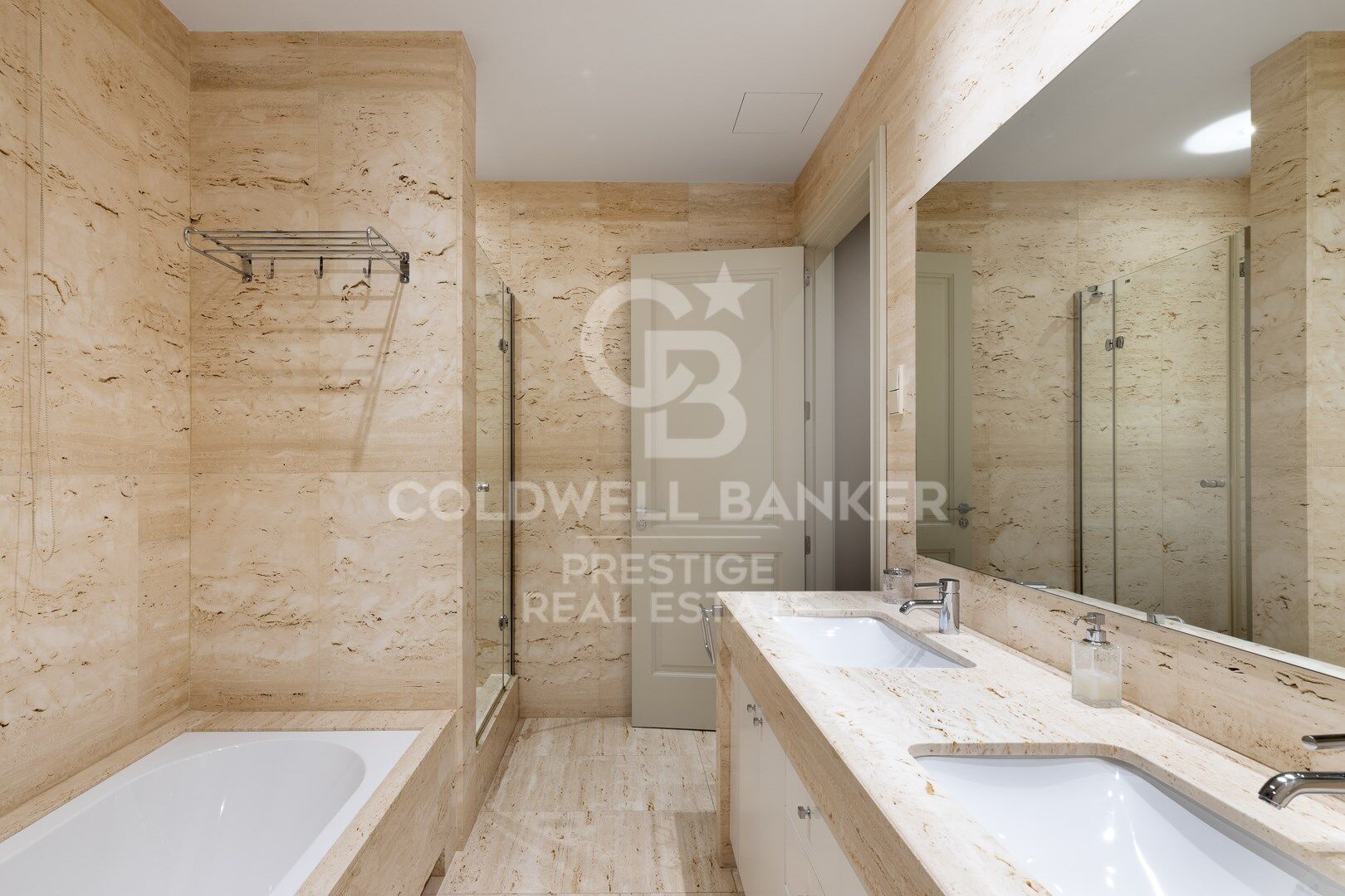 Apartment in Barcelona, Spain 3 bedrooms, 226 sq.m. No. 160414