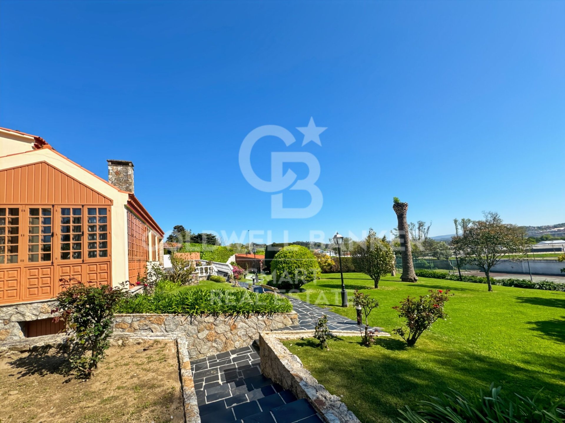 Talo Oleiros, A Coruna, Espanja 7 makuuhuonetta, 400 m2 No. 160415