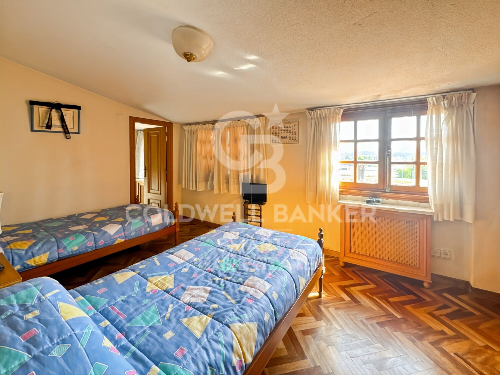 Talo Oleiros, A Coruna, Espanja 7 makuuhuonetta, 400 m2 No. 160415