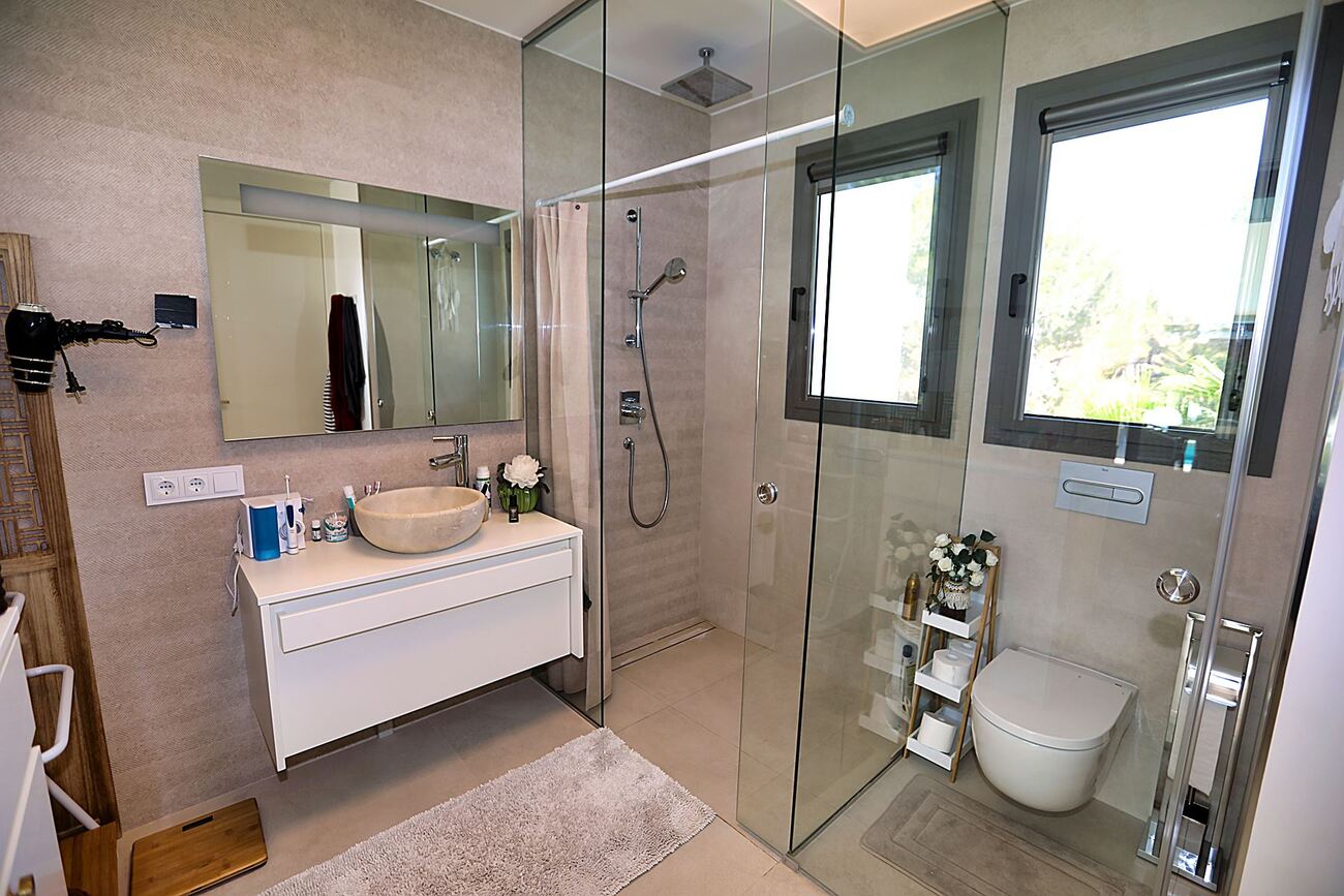 Villa in Dehesa De Campoamor, Alicante, Spain 4 bedrooms,  No. 133297
