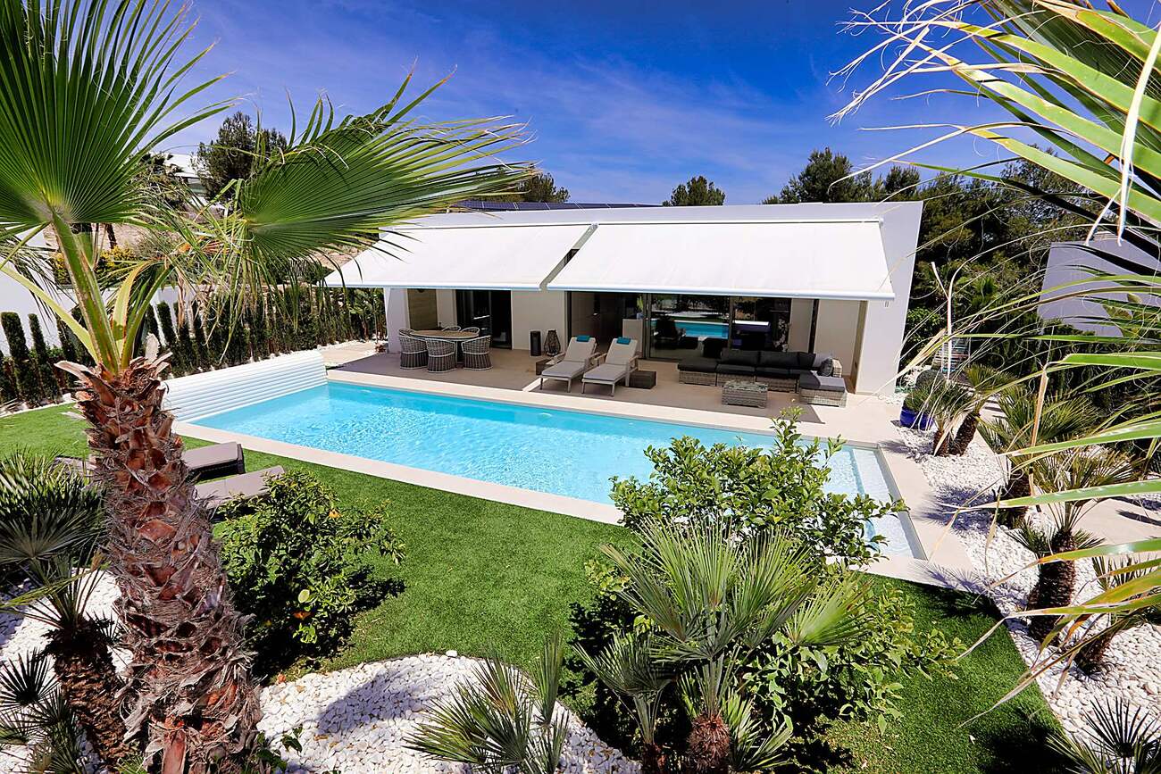 Villa in Dehesa De Campoamor, Alicante, Spain 4 bedrooms,  No. 133297