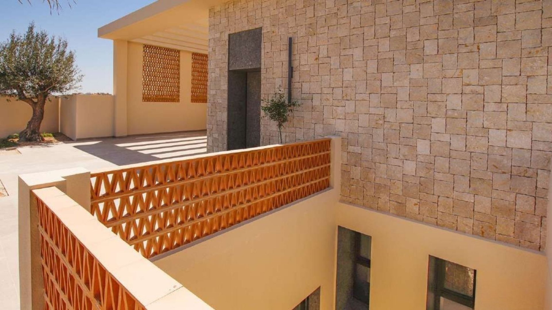 Villa a La Marina, Alicante, Spagna 4 camere da letto, 350 mq. N° 192478