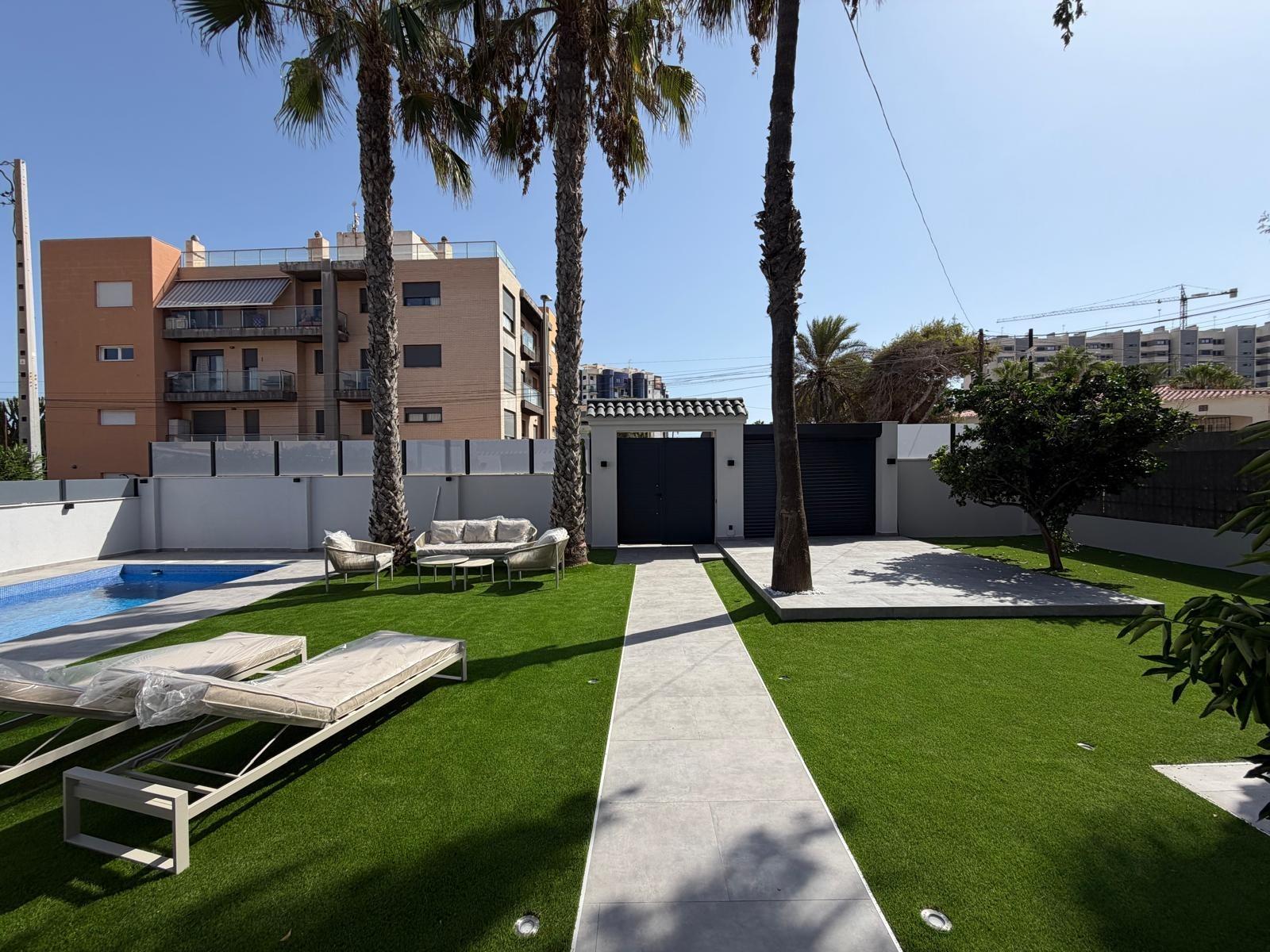 Villa a Torrevieja, Alicante, Spagna 4 camere da letto, 103 mq. N° 193306