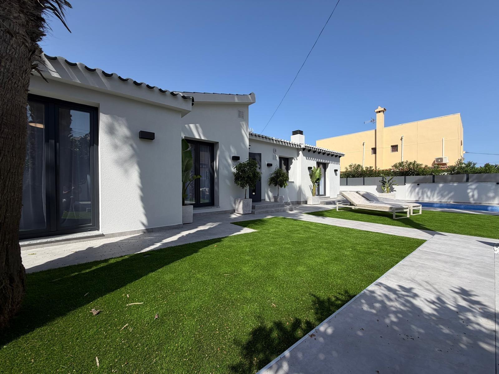 Villa a Torrevieja, Alicante, Spagna 4 camere da letto, 103 mq. N° 193306