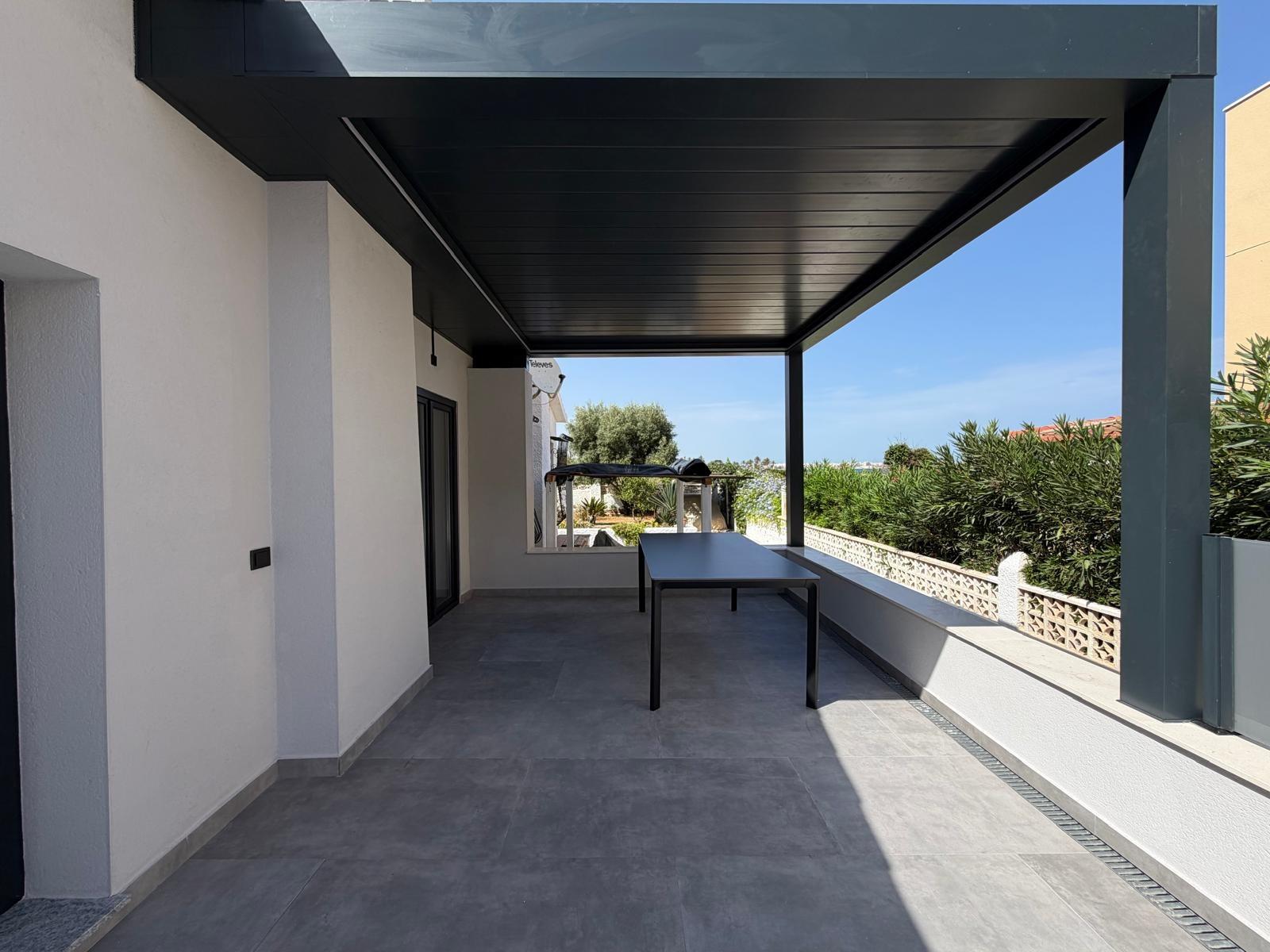 Villa a Torrevieja, Alicante, Spagna 4 camere da letto, 103 mq. N° 193306