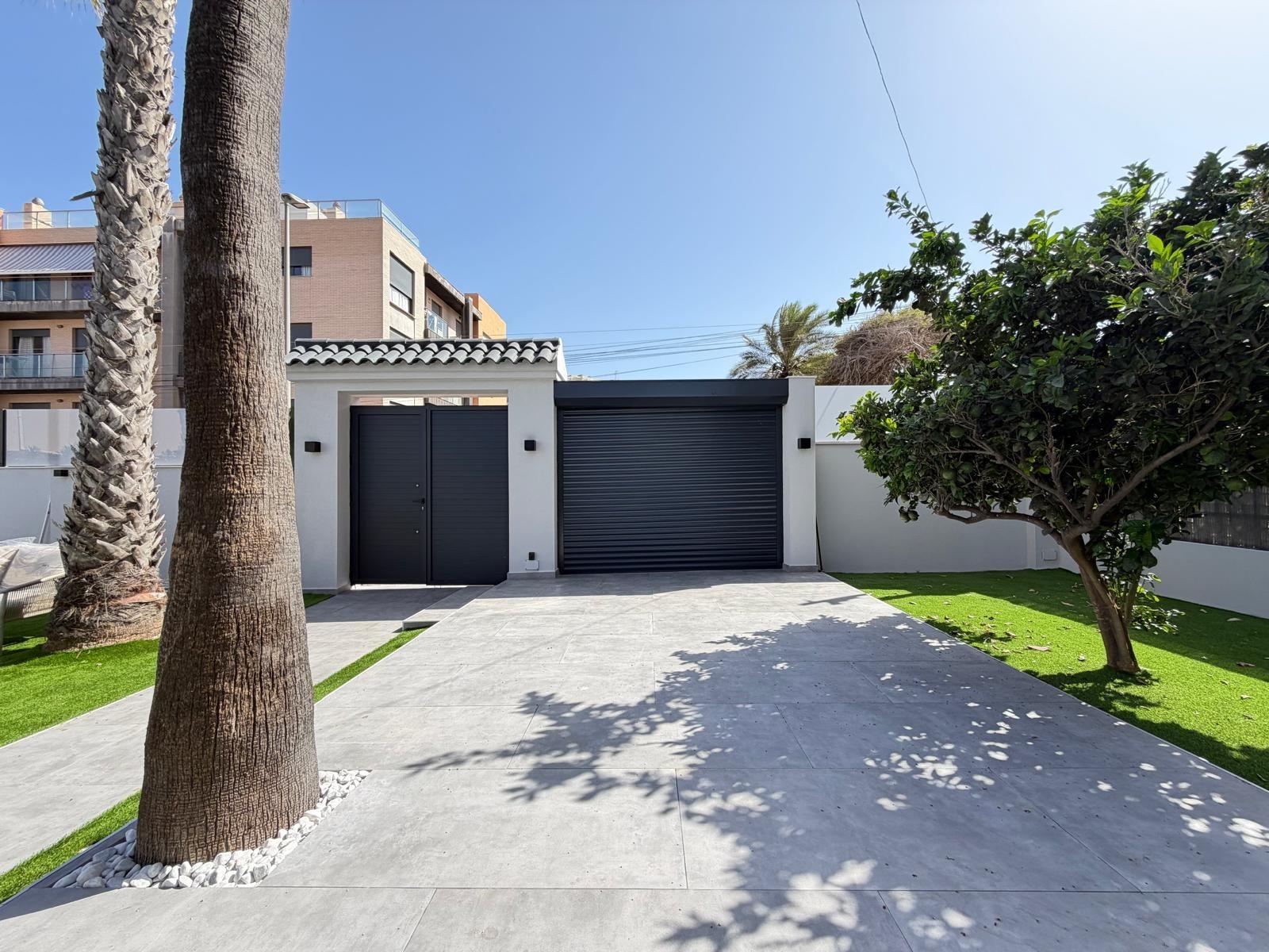 Villa a Torrevieja, Alicante, Spagna 4 camere da letto, 103 mq. N° 193306