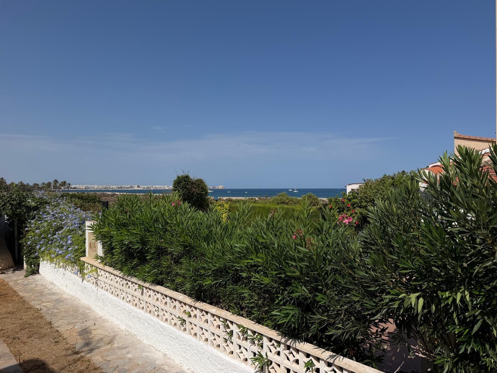 Villa a Torrevieja, Alicante, Spagna 4 camere da letto, 103 mq. N° 193306