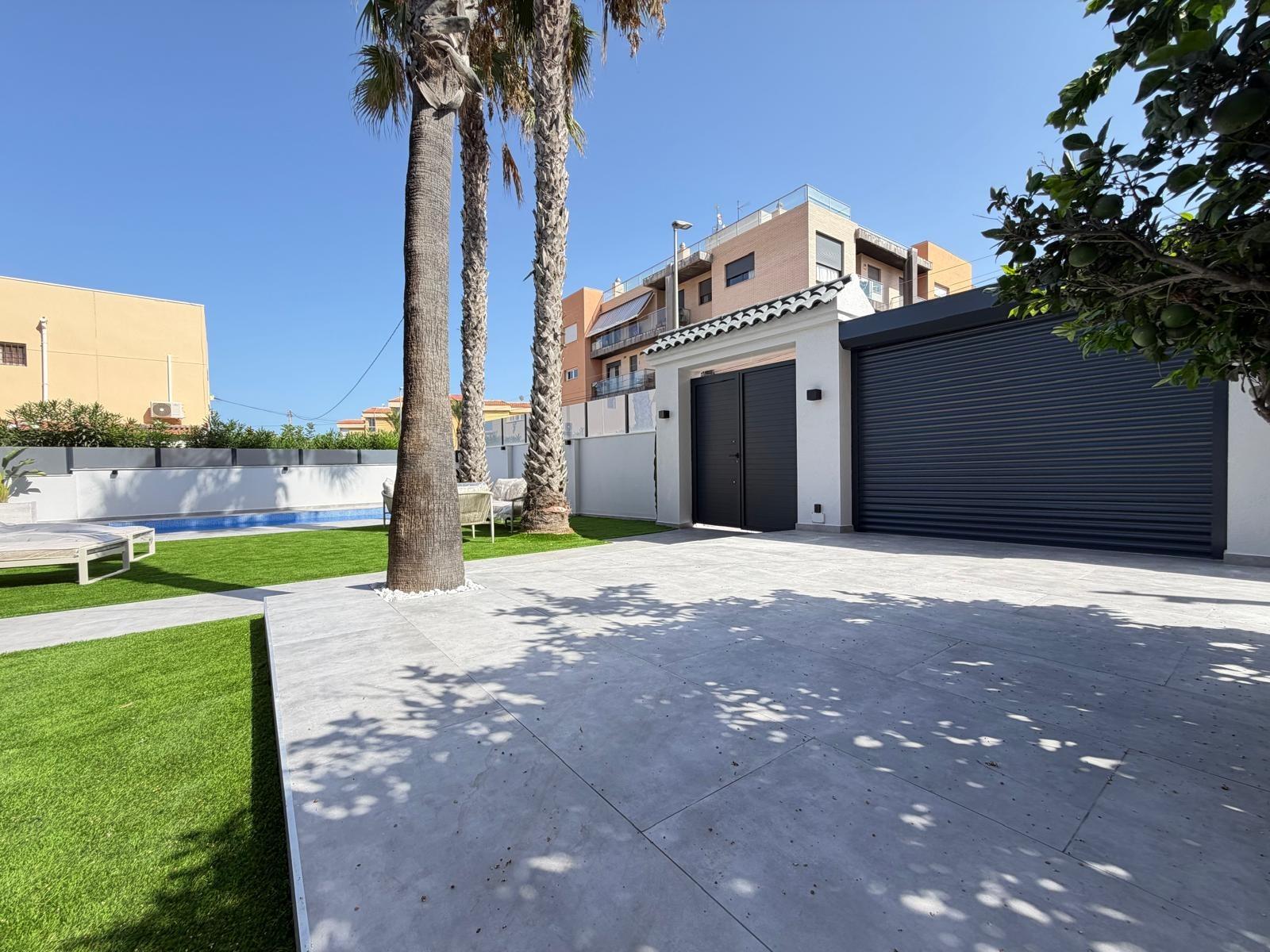 Villa a Torrevieja, Alicante, Spagna 4 camere da letto, 103 mq. N° 193306