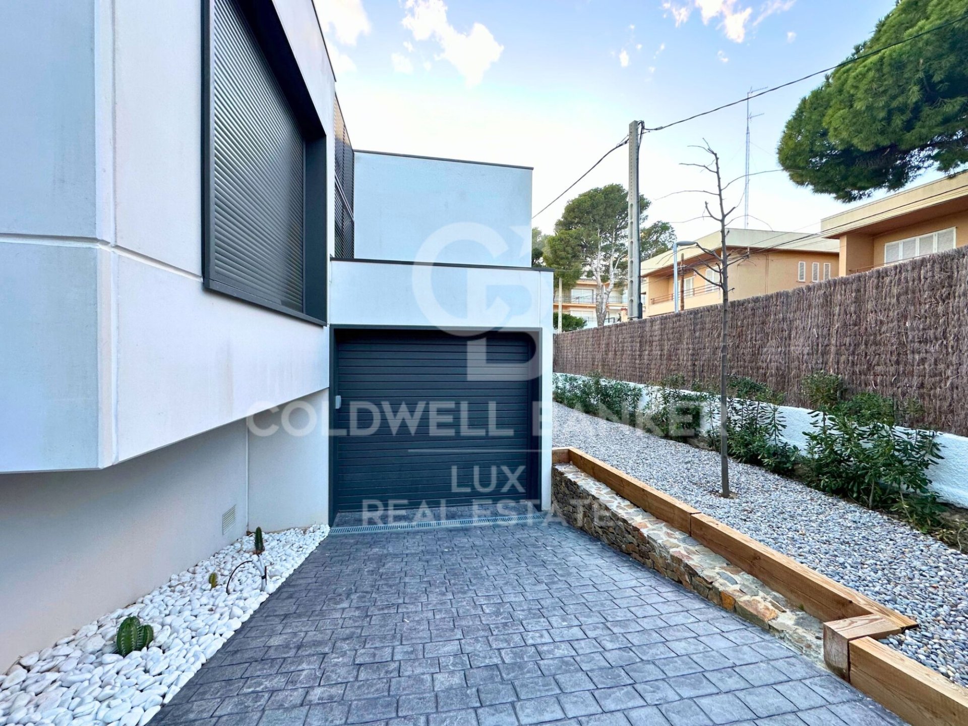 Villa in Llanca, Girona, Spain 5 bedrooms, 289 sq.m. No. 160245