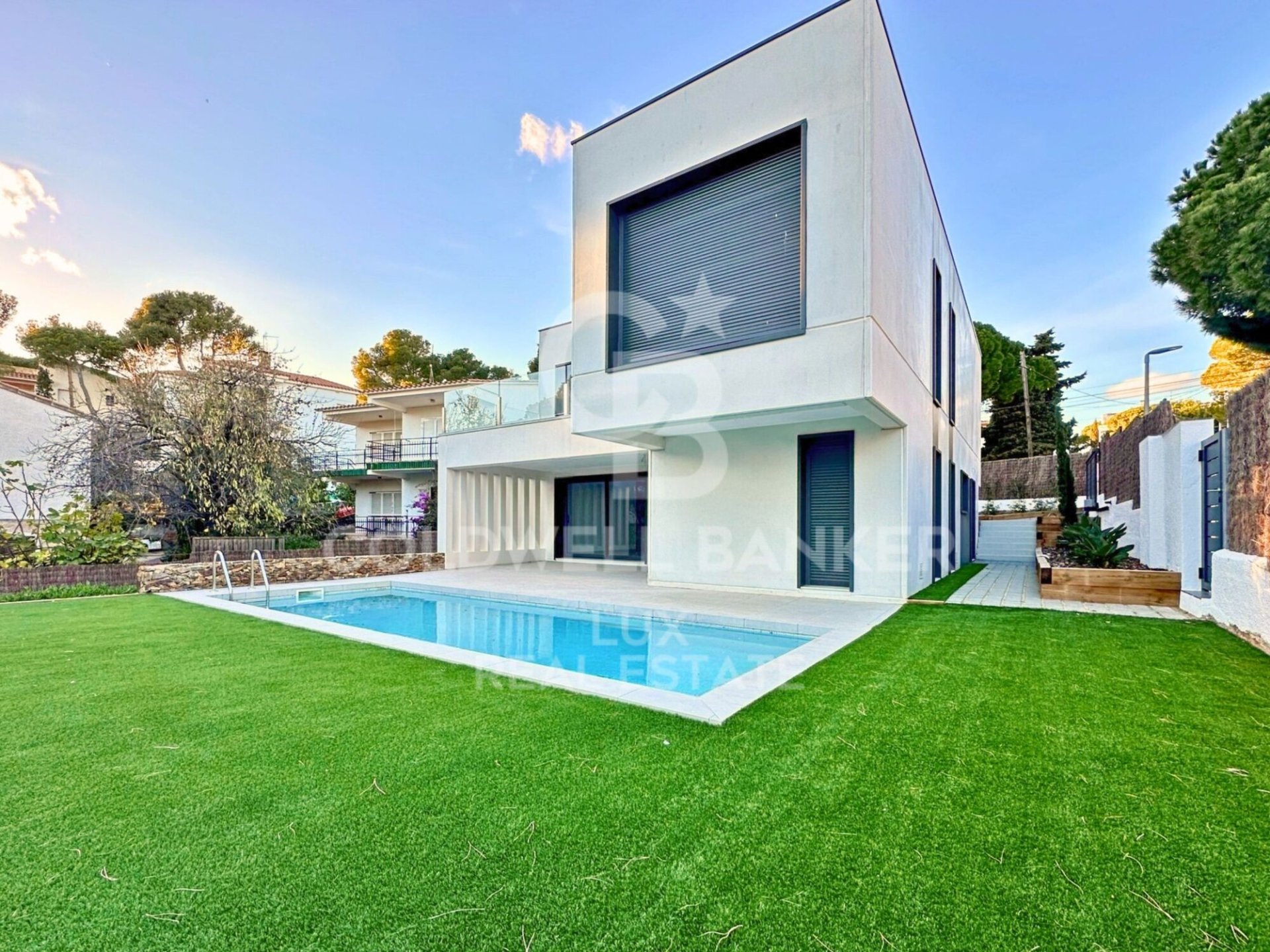 Villa in Llanca, Girona, Spain 5 bedrooms, 289 sq.m. No. 160245