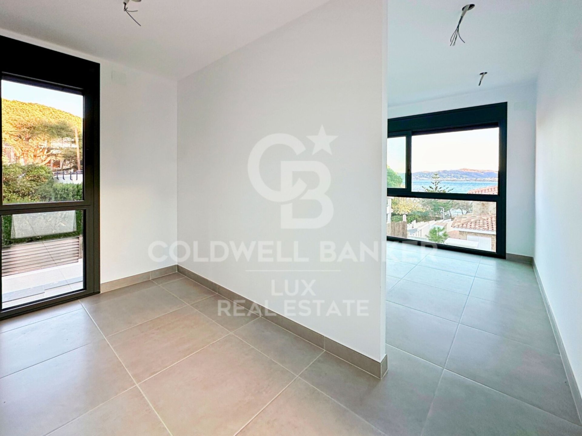 Villa in Llanca, Girona, Spain 5 bedrooms, 289 sq.m. No. 160245