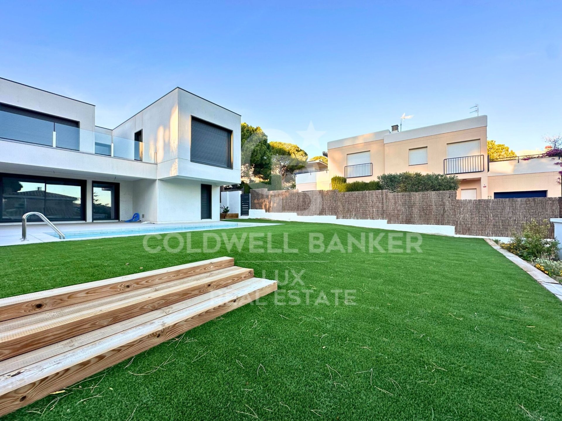 Villa in Llanca, Girona, Spain 5 bedrooms, 289 sq.m. No. 160245