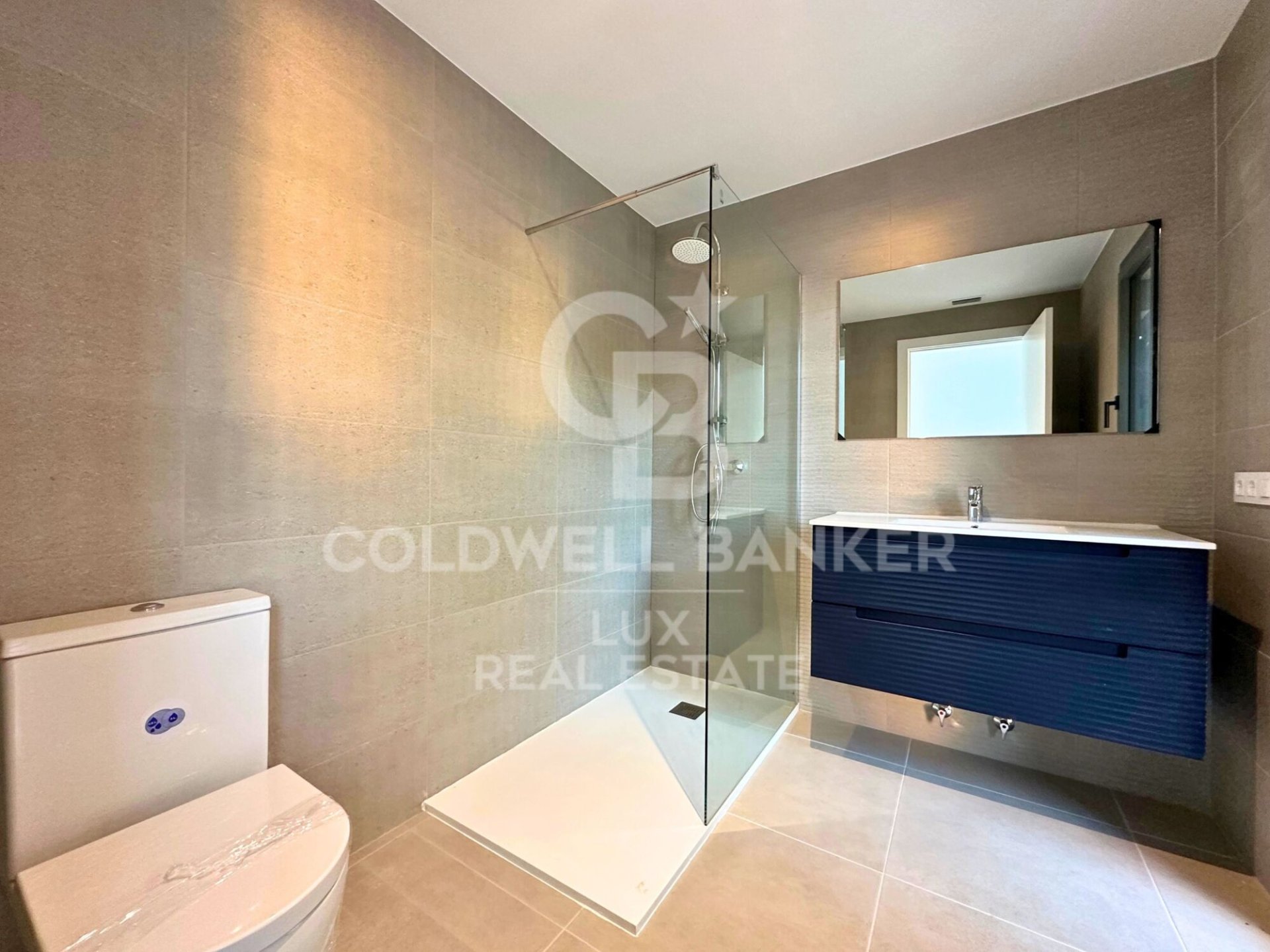 Villa in Llanca, Girona, Spain 5 bedrooms, 289 sq.m. No. 160245