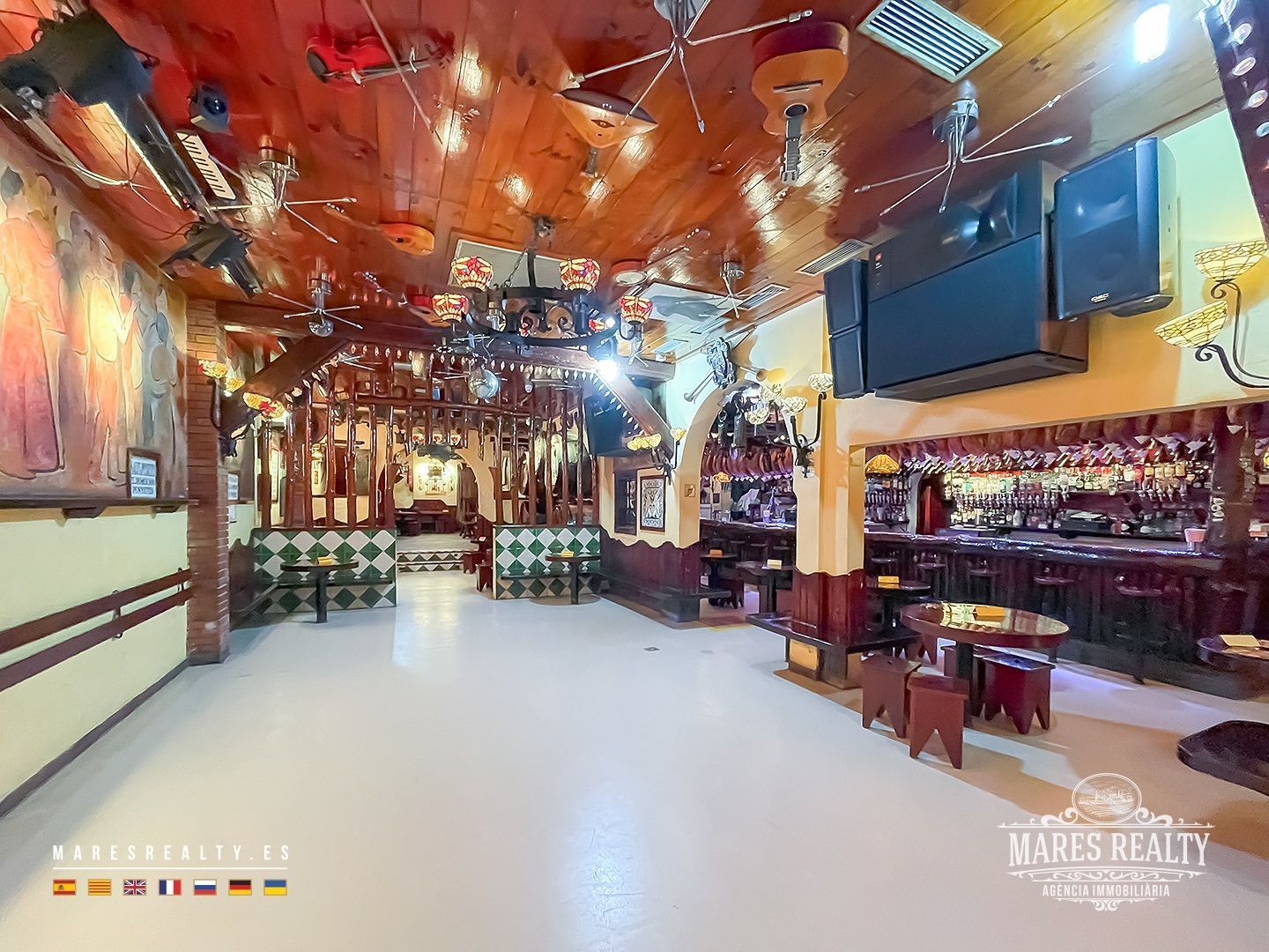 Commercial property in Calella, Barcelona, Spain 4 rooms, 800 sq.m. No. 97895