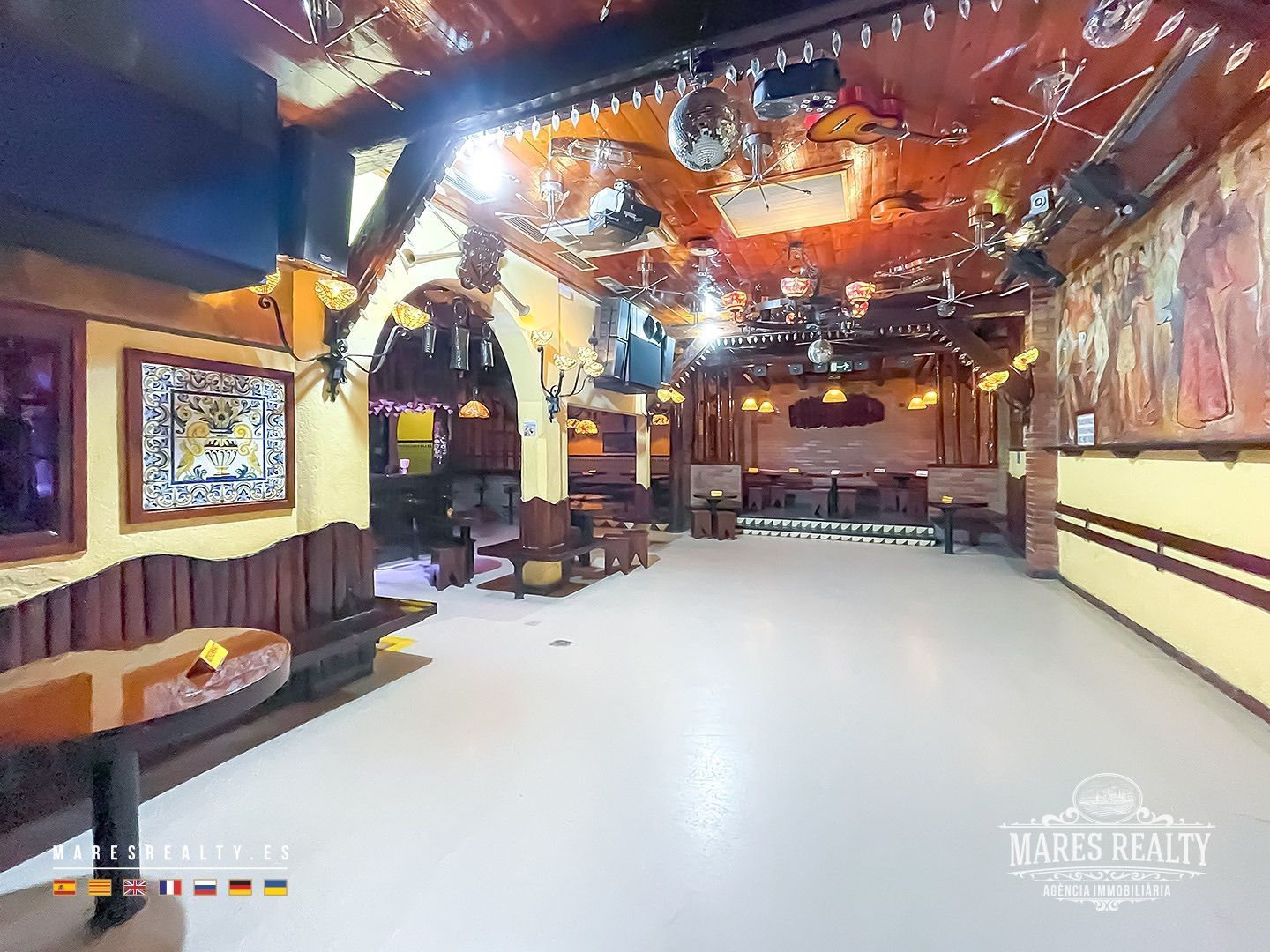 Commercial property in Calella, Barcelona, Spain 4 rooms, 800 sq.m. No. 97895