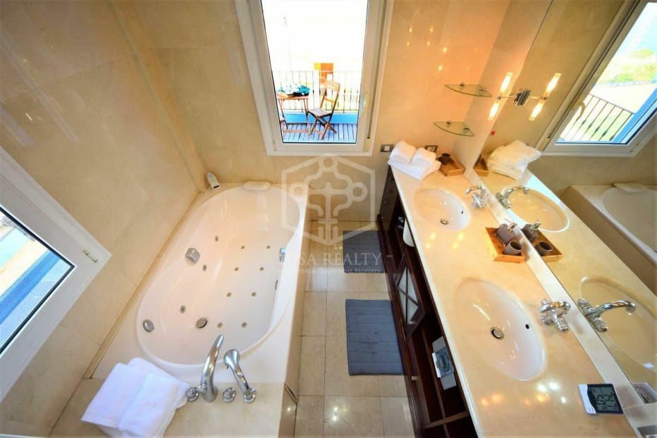 Villa in Puerto de la Cruz, Tenerife, Spain 7 bedrooms, 820 sq.m. No. 181943