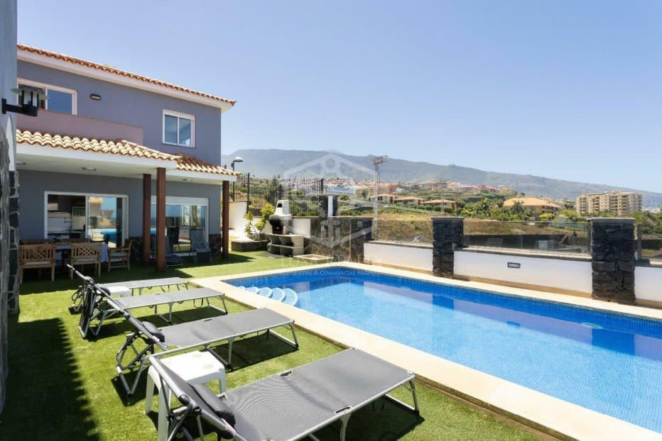 Villa in Puerto de la Cruz, Tenerife, Spain 7 bedrooms, 820 sq.m. No. 181943