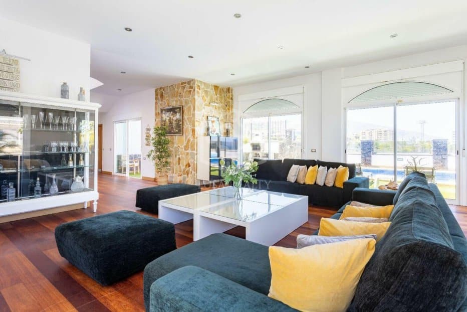 Villa in Puerto de la Cruz, Tenerife, Spain 7 bedrooms, 820 sq.m. No. 181943