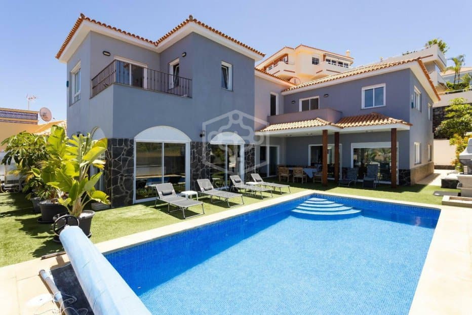 Villa in Puerto de la Cruz, Tenerife, Spain 7 bedrooms, 820 sq.m. No. 181943