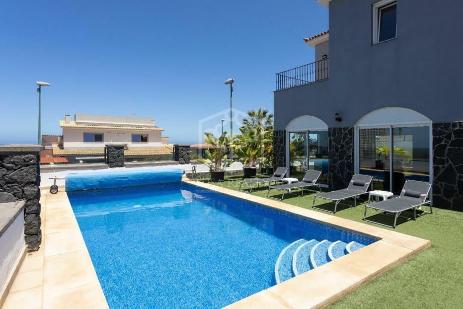 Villa in Puerto de la Cruz, Tenerife, Spain 7 bedrooms, 820 sq.m. No. 181943
