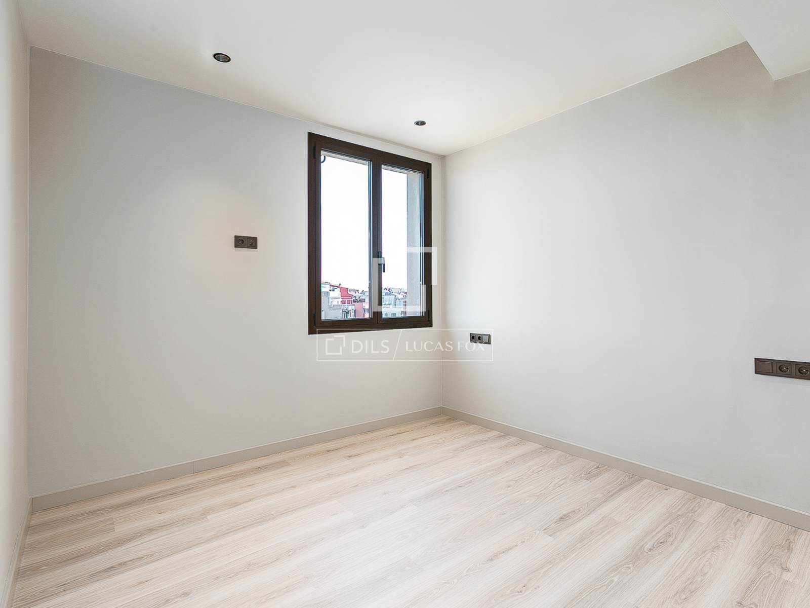 Ático en Barcelona, España 2 dormitorios, 70 m2 No. 168937