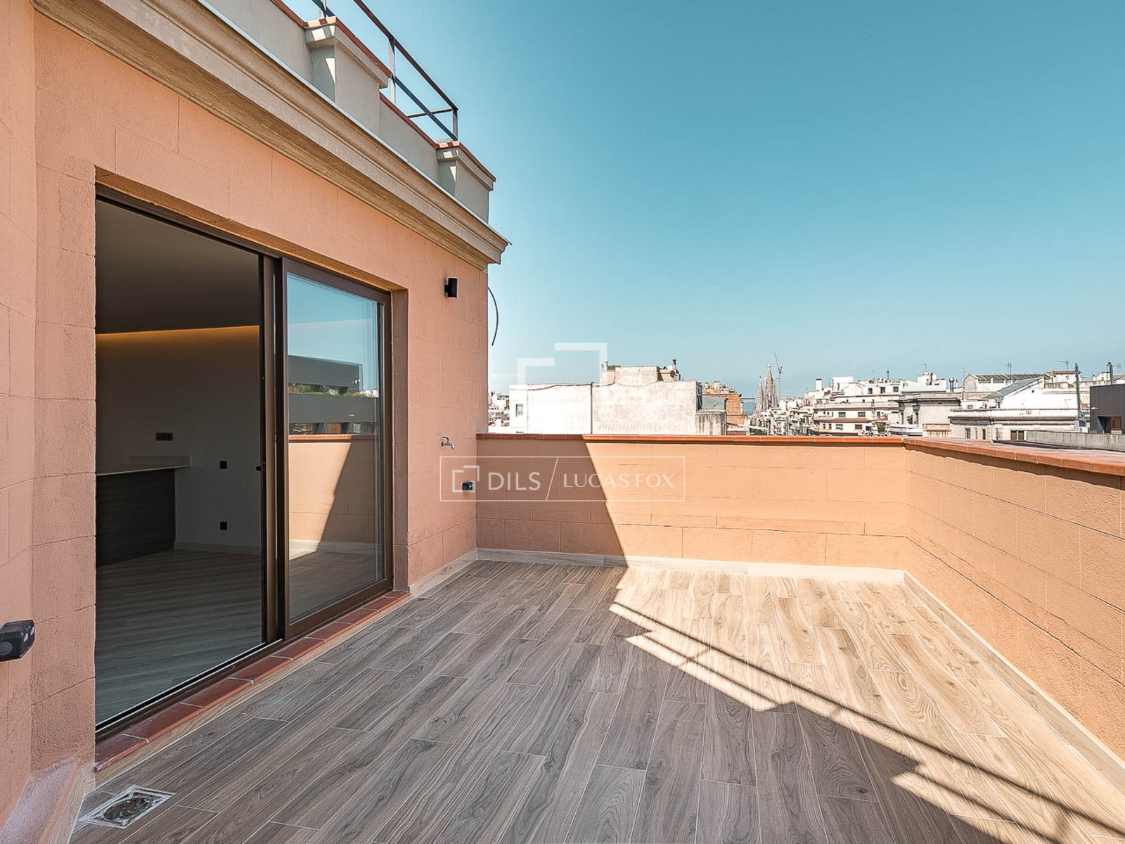 Ático en Barcelona, España 2 dormitorios, 70 m2 No. 168937