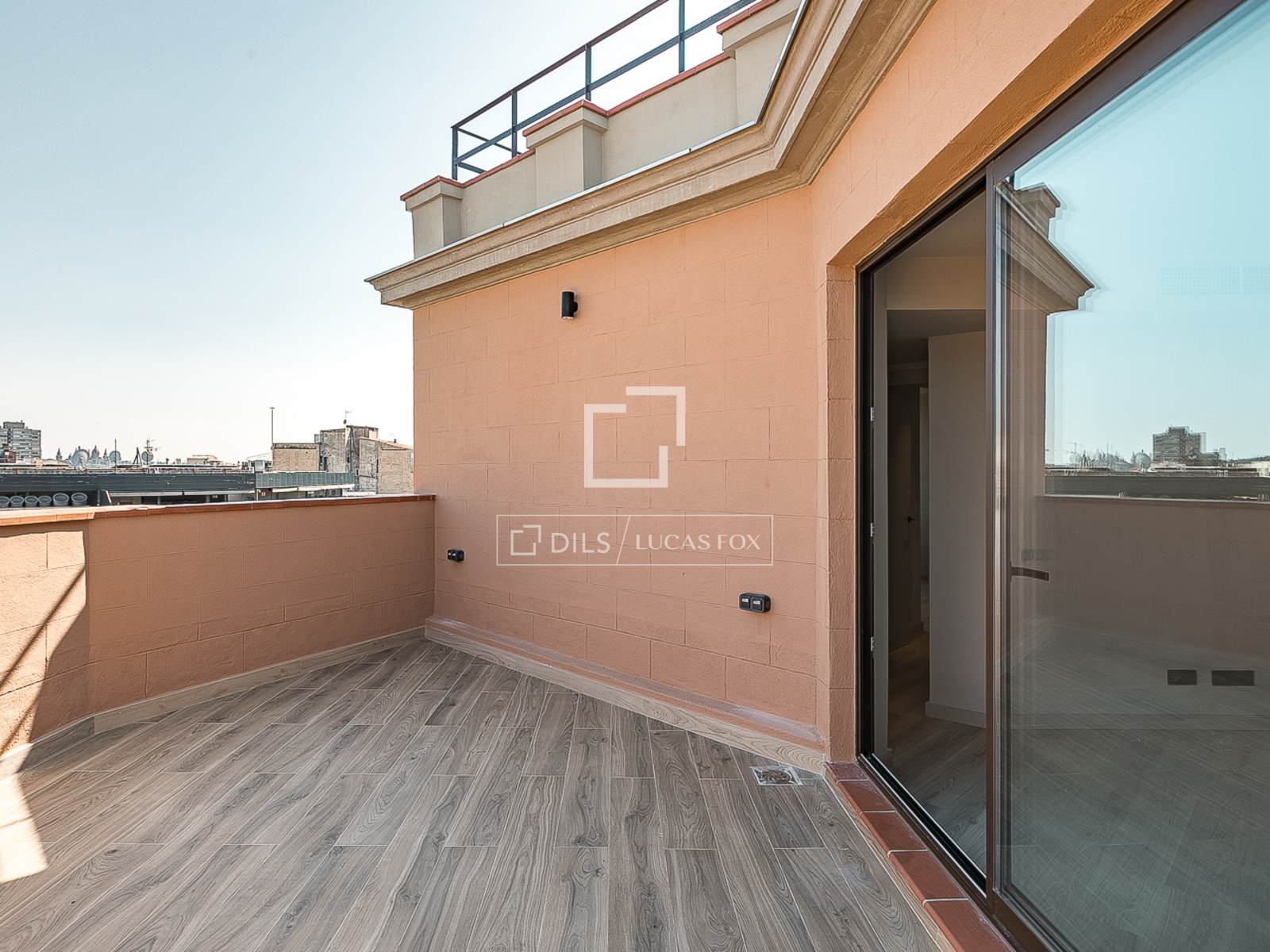 Ático en Barcelona, España 2 dormitorios, 70 m2 No. 168937